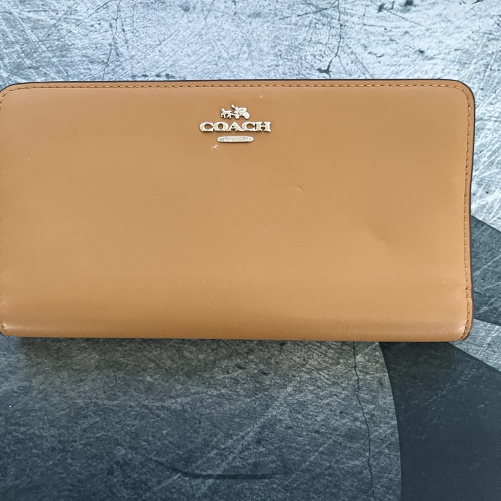 New coach wallet in beige
